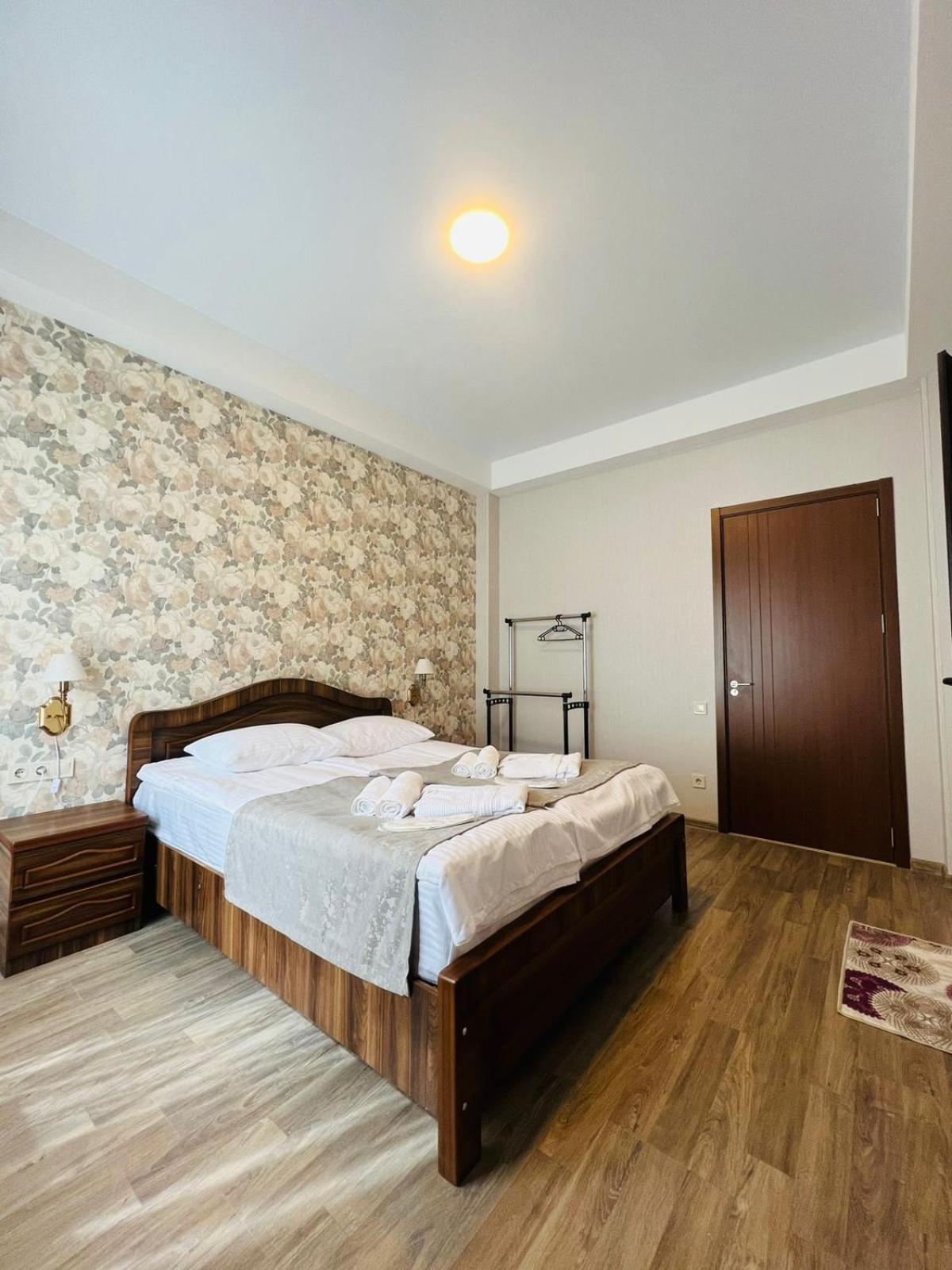 Planet Kazbegi Hotel Ngoại thất bức ảnh