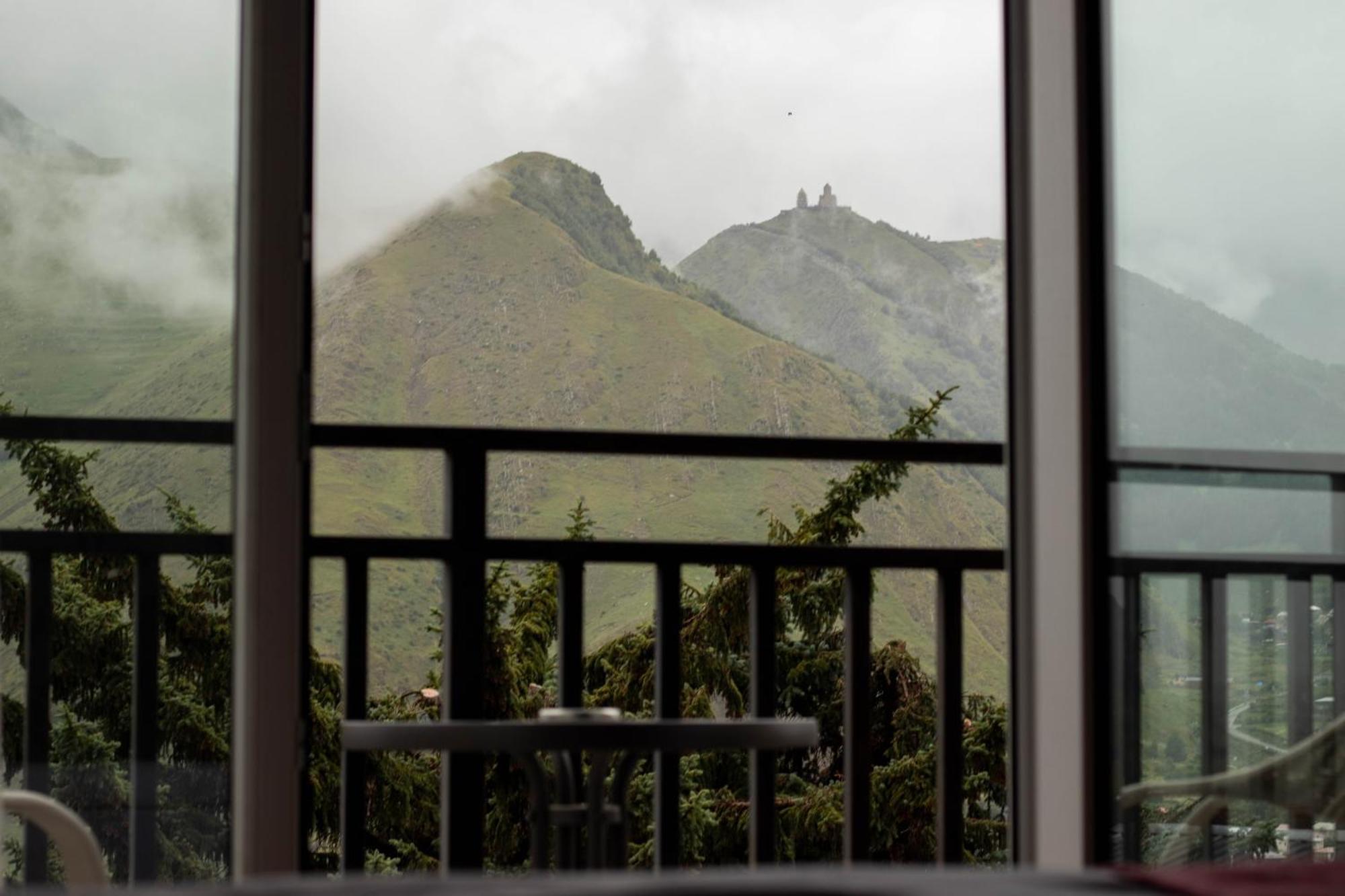Planet Kazbegi Hotel Ngoại thất bức ảnh