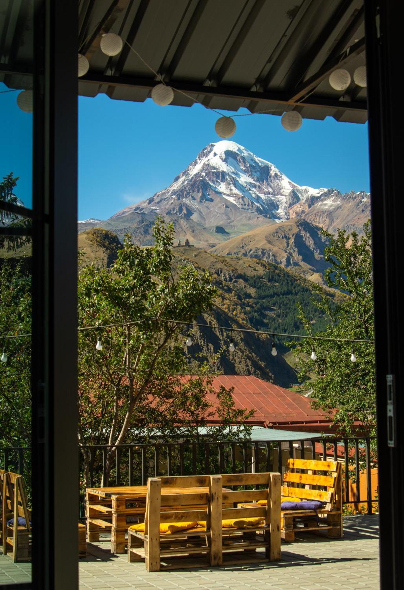 Planet Kazbegi Hotel Ngoại thất bức ảnh