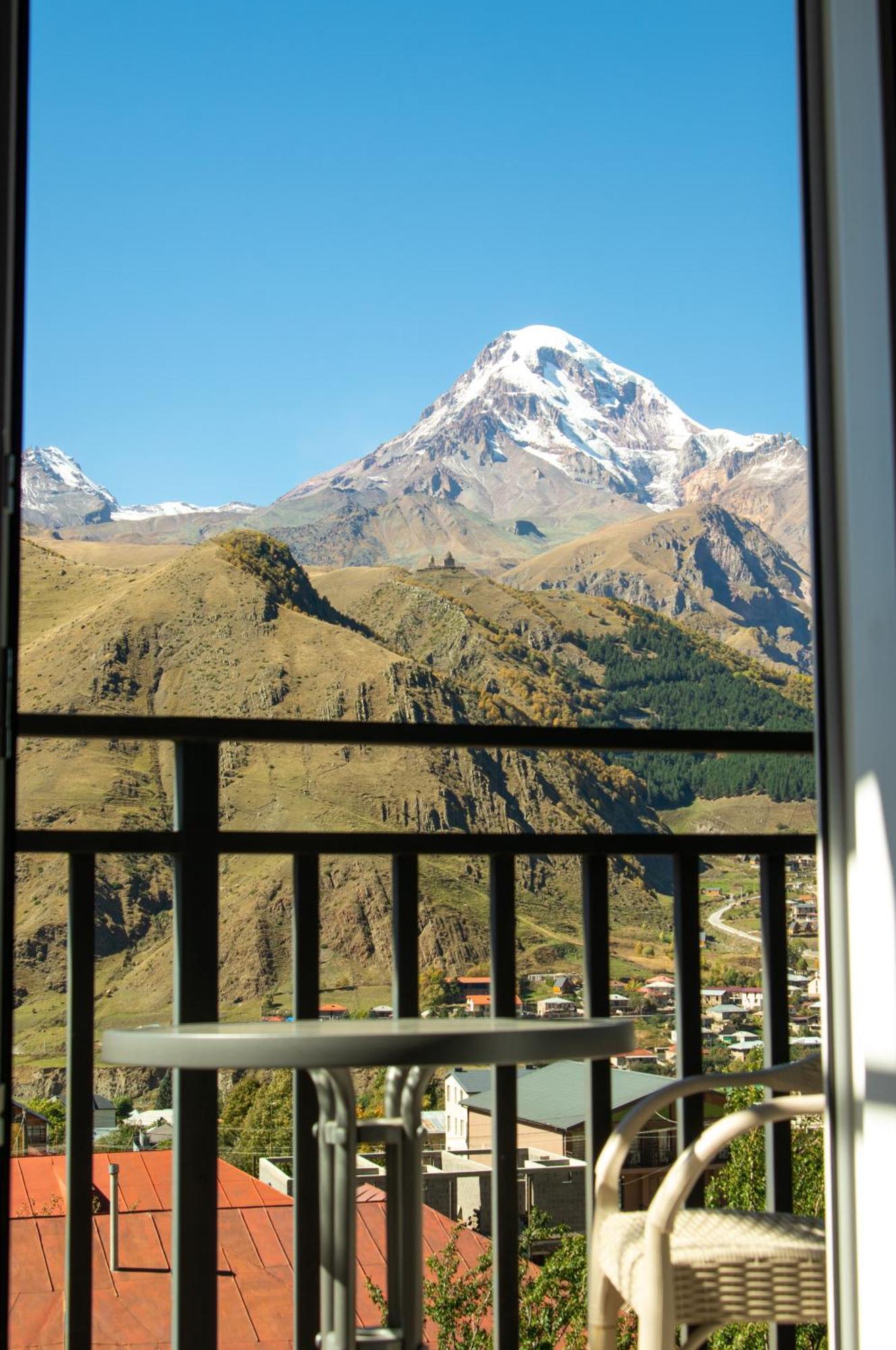 Planet Kazbegi Hotel Ngoại thất bức ảnh